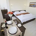 Deluxe Mkc Apartment